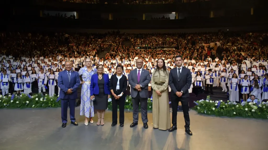Preside Rectora Lilia Cedillo graduación de la Facultad de Medicina