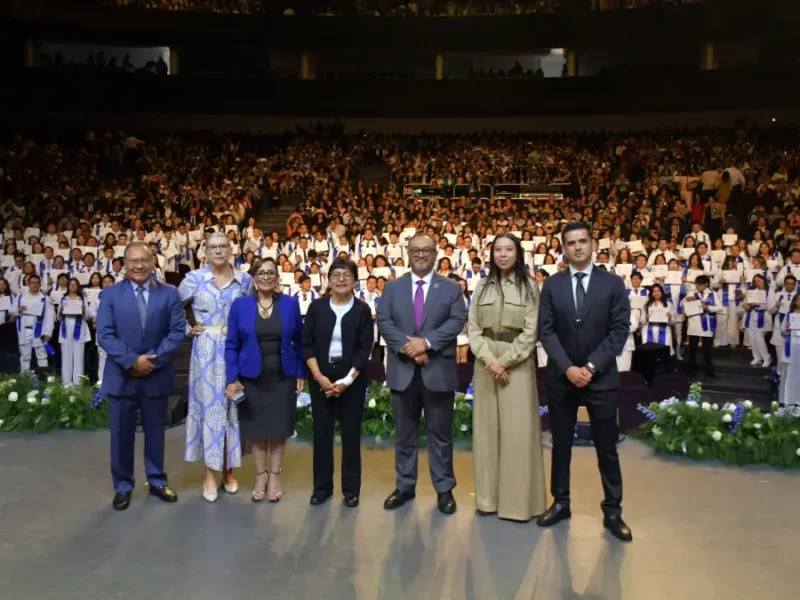 Preside Rectora Lilia Cedillo graduación de la Facultad de Medicina