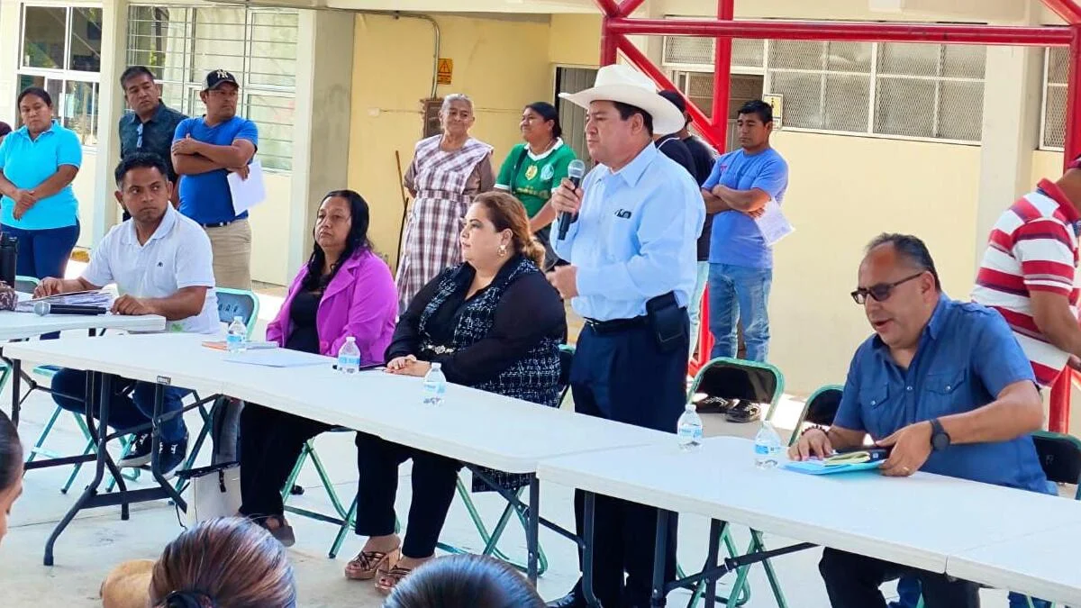 Durante el encuentro, el legislador expuso que con el programa de Obra Comunitaria, impulsado por el titular del Ejecutivo, se hacen posibles este tipo de acciones