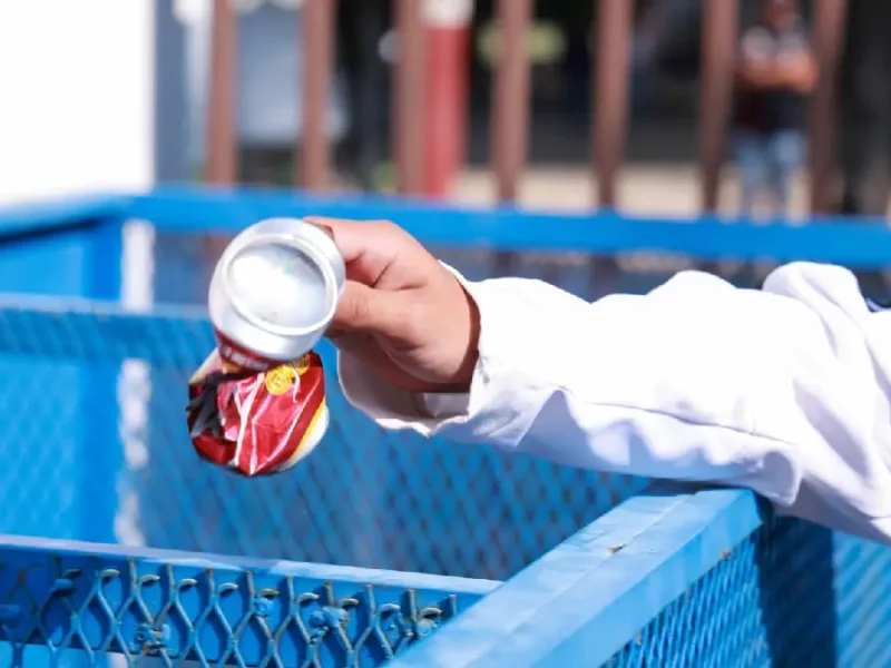 Lupita Cuautle lleva programa de reciclaje a secundarias y bachilleratos de San Andrés Cholula