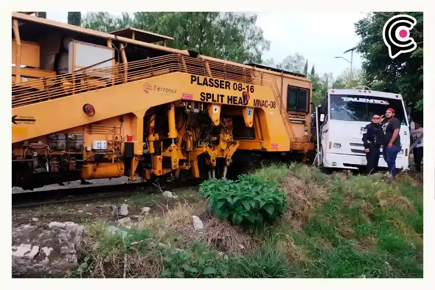 Tren choca contra unidad de la Ruta 50 y deja 21 lesionados en Puebla