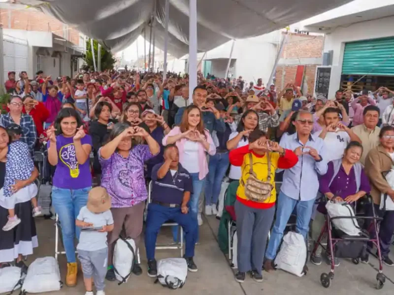 Roberto Solís y Shamy Spezia fortalecen la atención a personas vulnerables con entrega de despensas en Huejotzingo