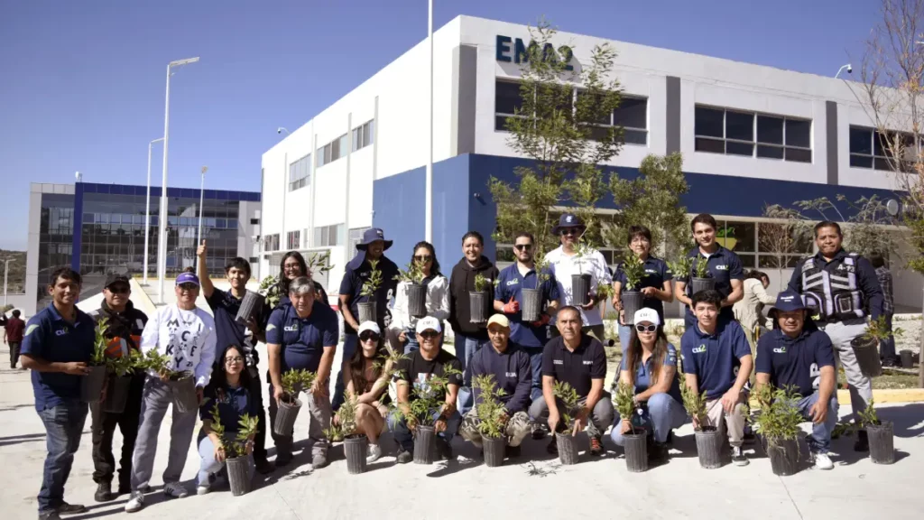 Realizan alumnos BUAP arborización en CU2