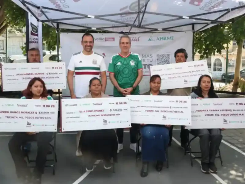 Entrega Pepe Chedraui cheques de “Tu Crédito Imparable” en San Jerónimo Caleras