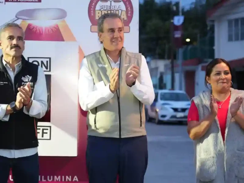 Lleva Pepe Chedraui alumbrado LED a la colonia 10 de Mayo con Puebla Brilla