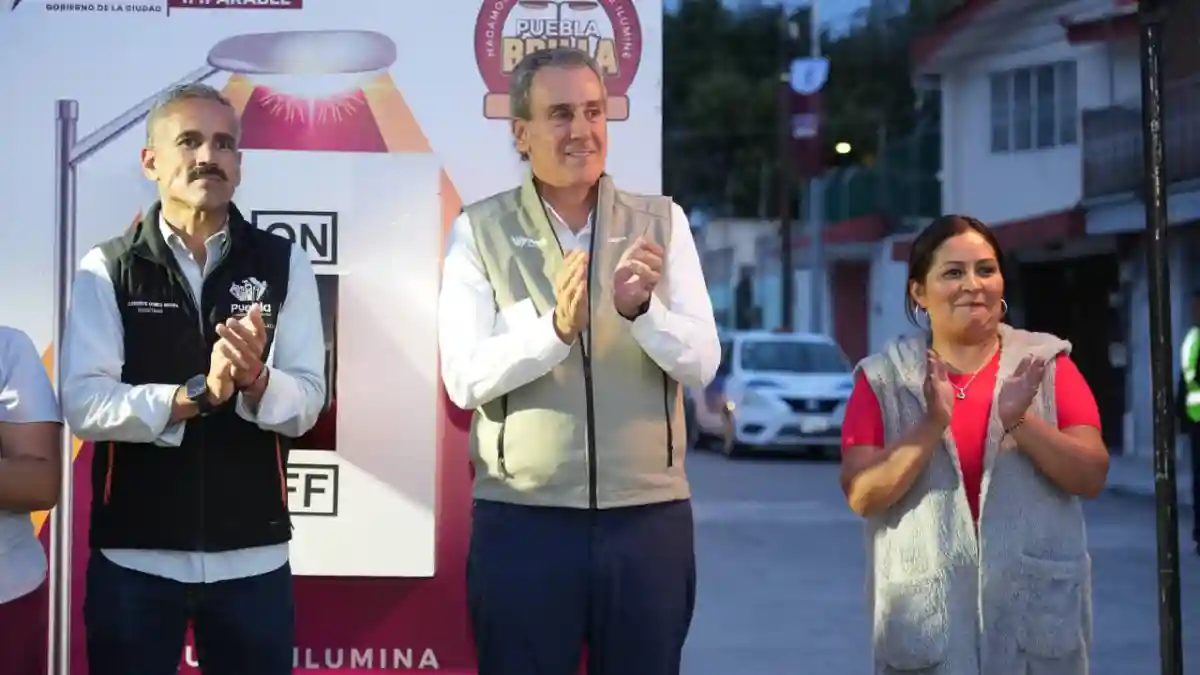 Lleva Pepe Chedraui alumbrado LED a la colonia 10 de Mayo con Puebla Brilla