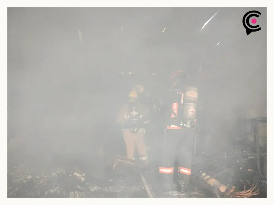 Negocio de impresiones se incendia cerca del Mercado Independencia, Puebla; no hay lesionados