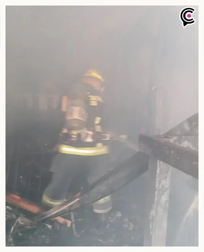Negocio de impresiones se incendia cerca del Mercado Independencia, Puebla; no hay lesionados