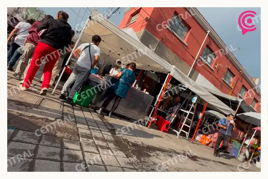 Fuerza 2000 instala megapuesto de carnitas con todo y pantallas en la 16 Poniente