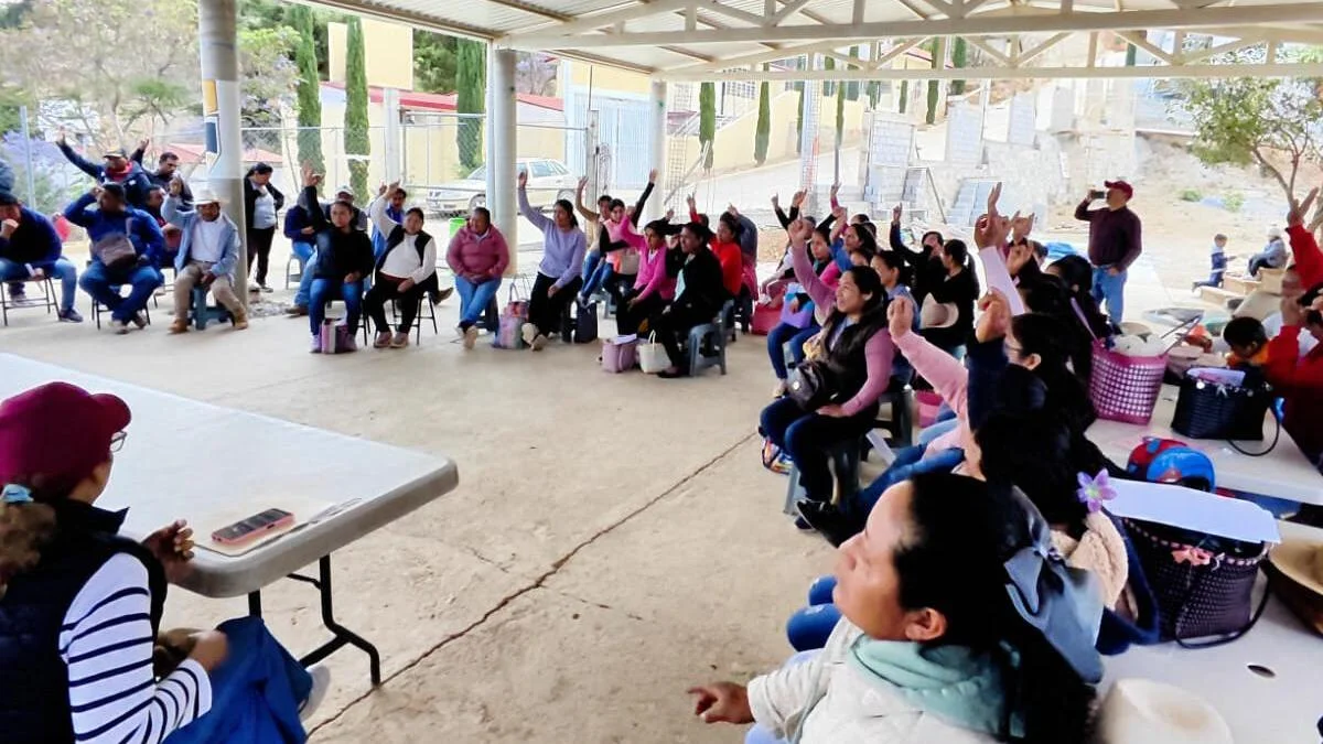 Encabeza el diputado Rosalío Zanatta asamblea de Obra Comunitaria en Zoquitlán 