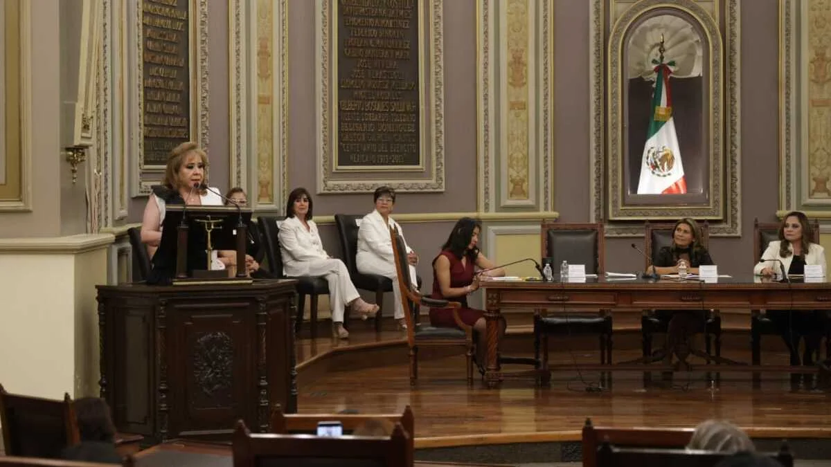 Presidencia y Mesa Directiva de la AMPEP rinden protesta en el Congreso del Estado; apuestan por humanizar el periodismo ante la IA