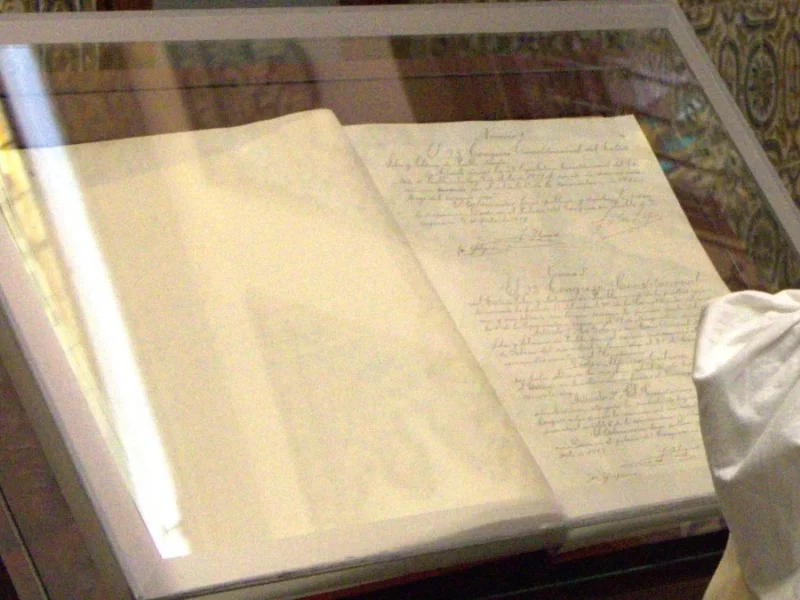 Exhiben documentos históricos del Poder Legislativo poblano en la antigua sede del Congreso 