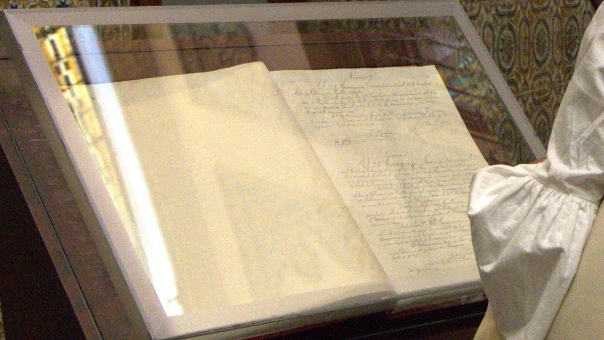Exhiben documentos históricos del Poder Legislativo poblano en la antigua sede del Congreso 