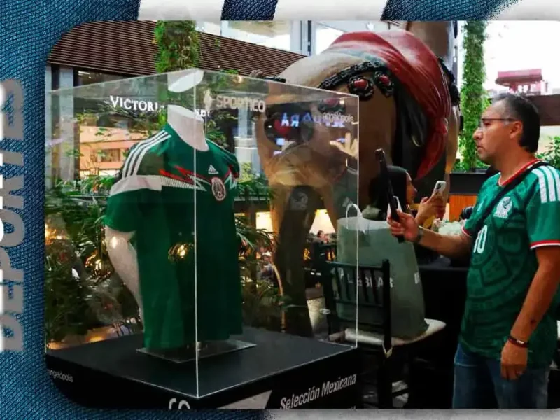 Inauguran exposición de playeras de la selección de México en el Centro Comercial Angelópolis