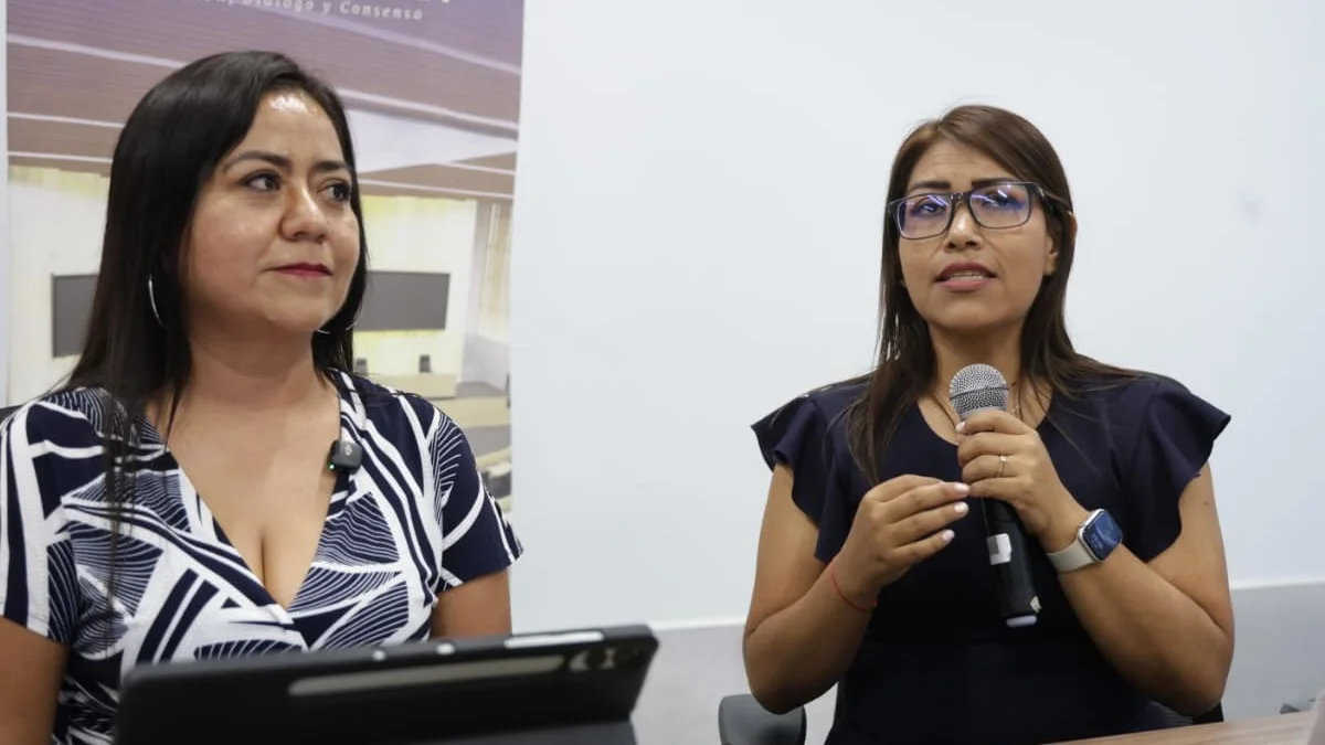 Congreso de Puebla instala dispensadores de toallas femeninas, anuncia la diputada Celia Bonaga
