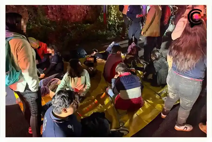 Vuelca autobús de estudiantes del Tecnológico de Tepexi, Puebla; decenas resultan lesionados