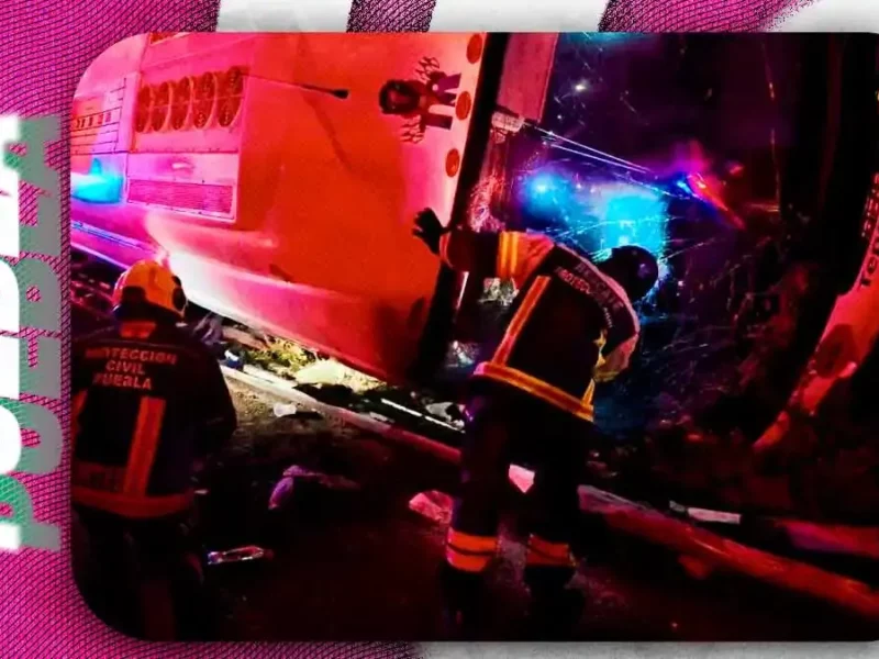 Gobierno estatal apoya con autobús a estudiantes del Tecnológico de Tepexi accidentados en la autopista México-Puebla