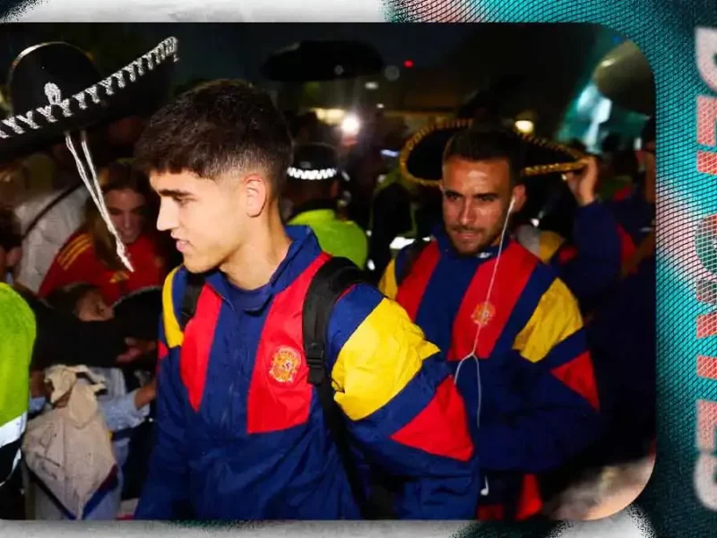 Selección de España causa furor en su arribo a Puebla previo al amistoso ante Perú