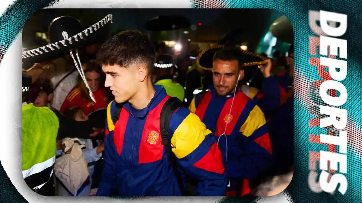 Selección de España causa furor en su arribo a Puebla previo al amistoso ante Perú
