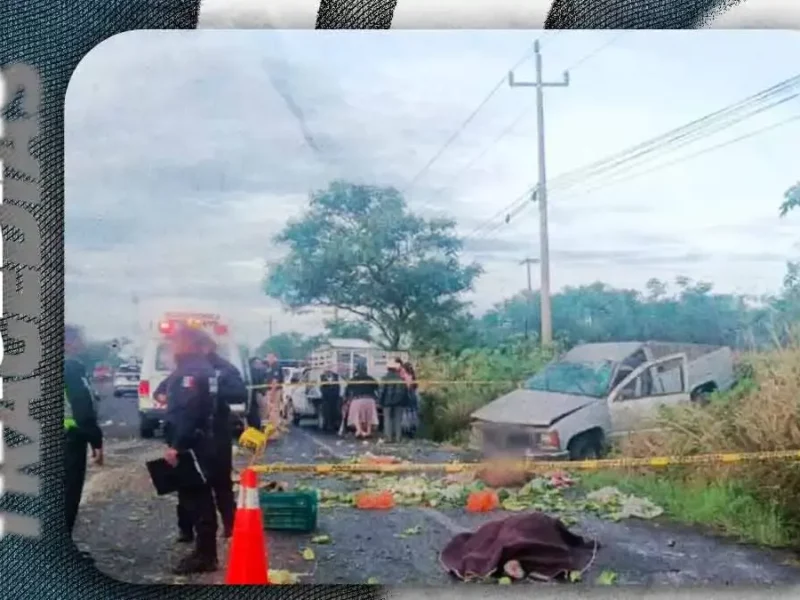 Comerciante iba a vender al tianguis de Izúcar, Puebla y muere en trágica volcadura
