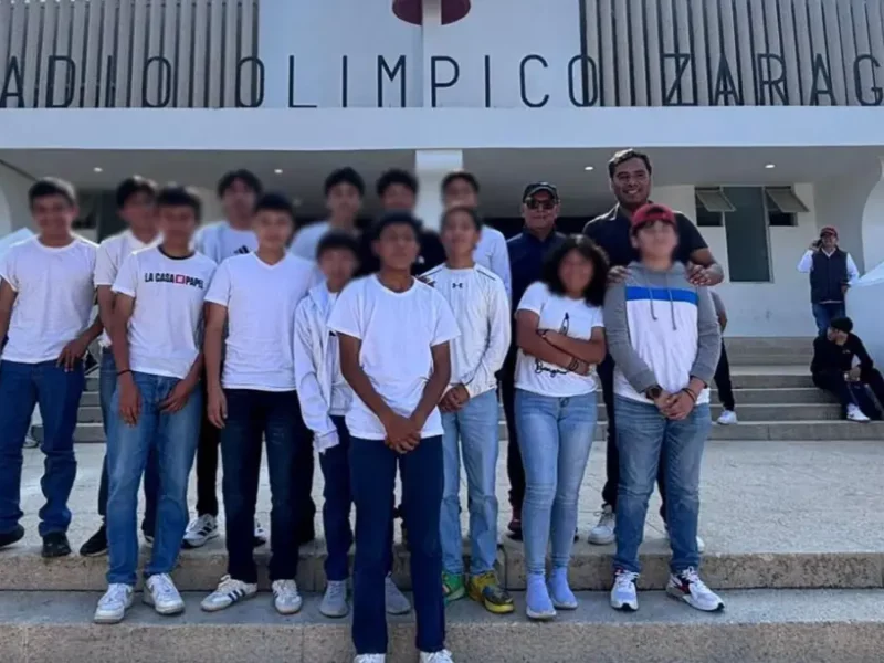 Bety Sánchez lleva a adolescentes de Zacatlán a convivir con estrellas del futbol como Cuauhtémoc Blanco, Ricardo La Volpe, Oribe Peralta y muchos más