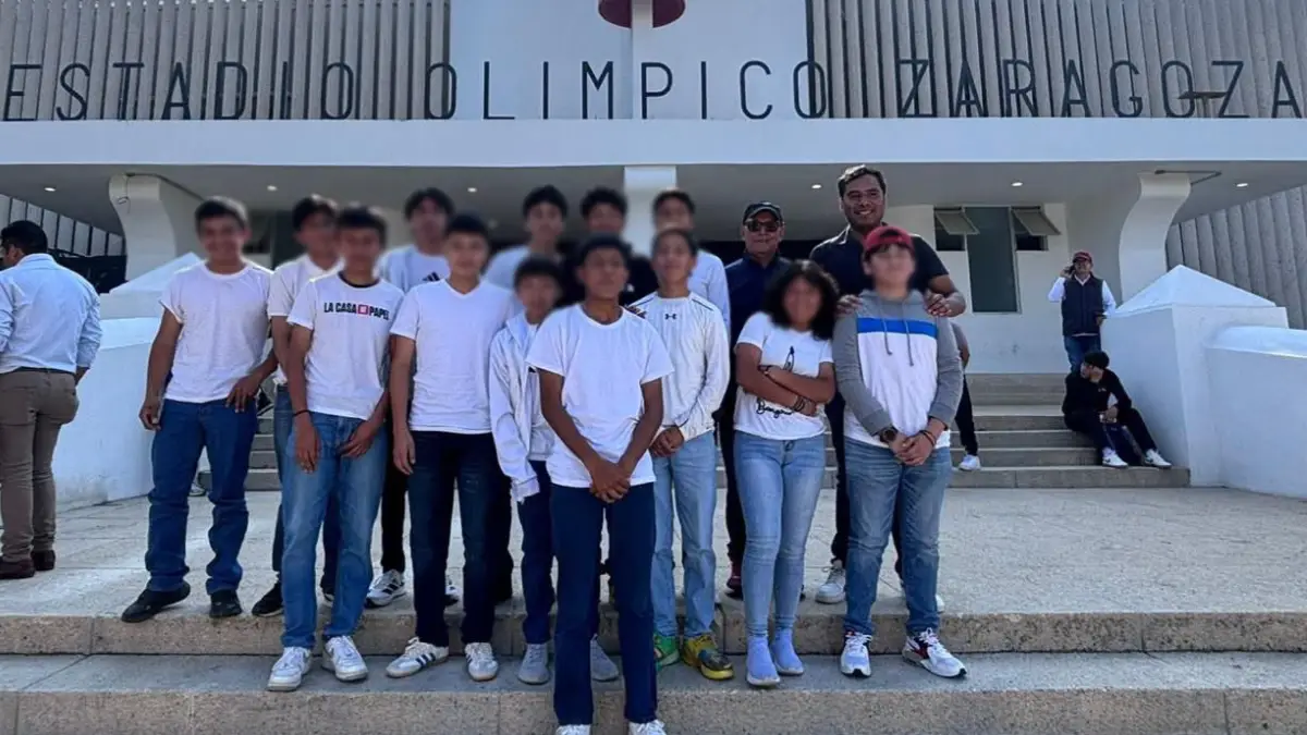 Bety Sánchez lleva a adolescentes de Zacatlán a convivir con estrellas del futbol como Cuauhtémoc Blanco, Ricardo La Volpe, Oribe Peralta y muchos más