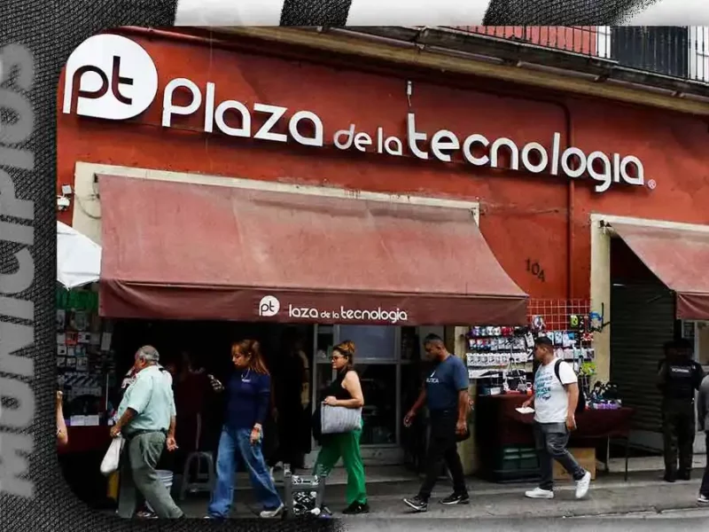 Ayuntamiento de Puebla clausura locales de la Plaza de la Tecnología; locatarios bloquean el Centro Histórico   
