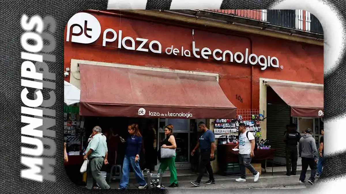 Ayuntamiento de Puebla clausura locales de la Plaza de la Tecnología; locatarios bloquean el Centro Histórico   