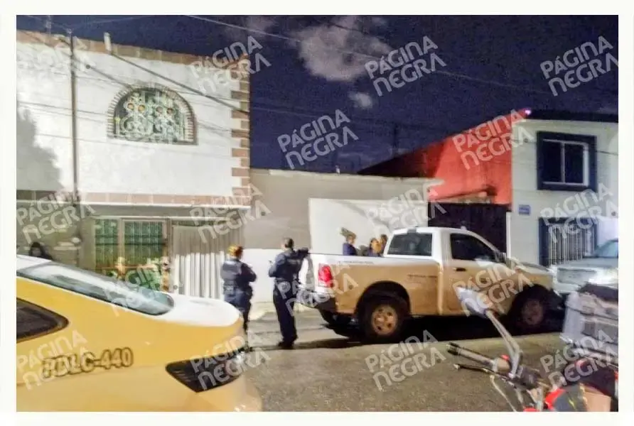Hombre limpiaba azotea, cae de más de diez metros y muere en Tres Cruces, Puebla