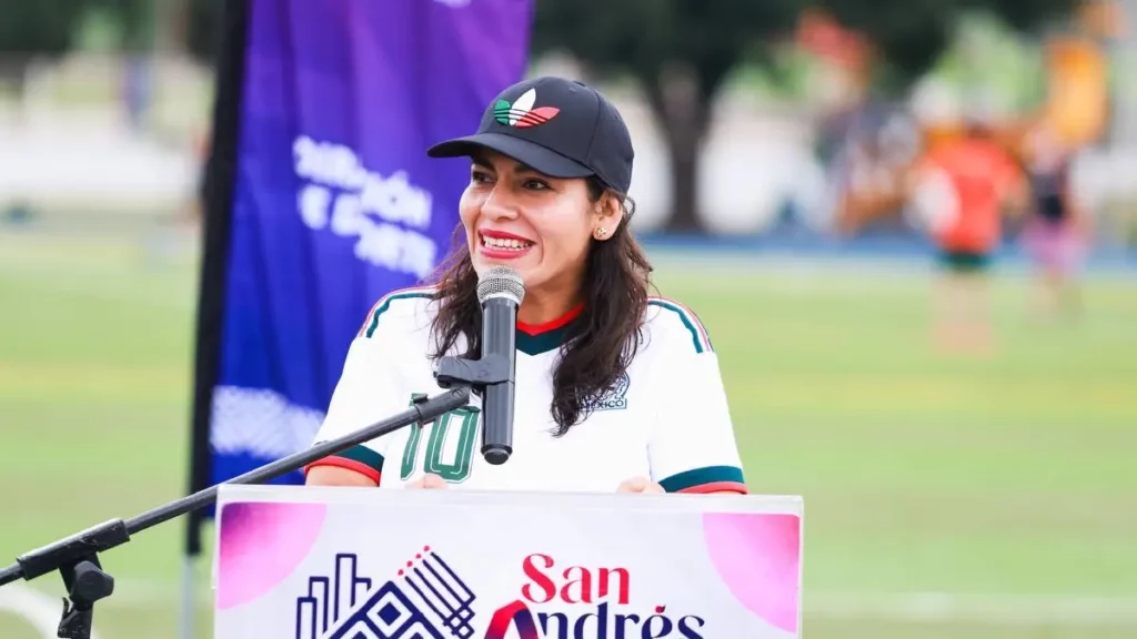Impulsa Lupita Cuautle el deporte con la Copa San Andrés y la develación de balones monumentales