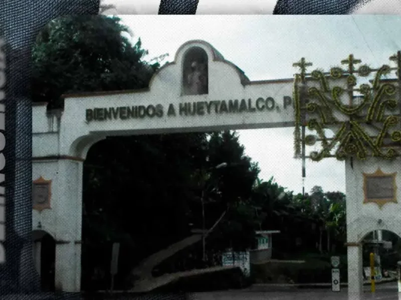 Abandonan cuerpo de hombre estrangulado en barranca de Hueytamalco, Puebla; se desconoce su identidad