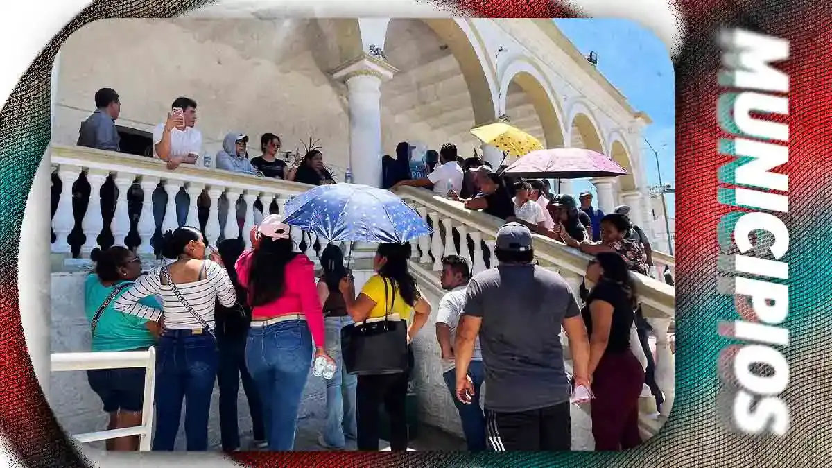 Pobladores toman Ayuntamiento de Acatlán de Osorio y exigen destituir a Guadalupe Bárcenas por irregularidades