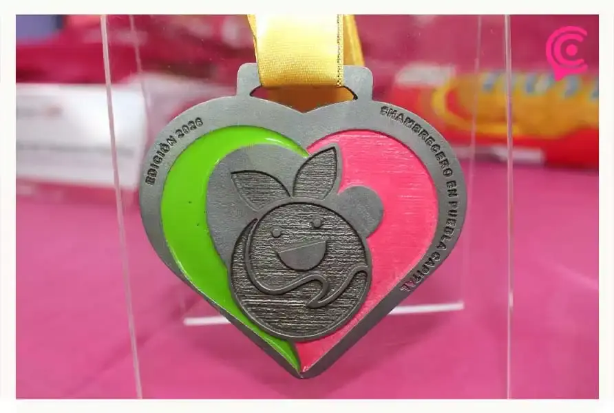 Presentan medalla y playera oficial de la tercera edición de la carrera “Corre y Comparte, hambre cero”