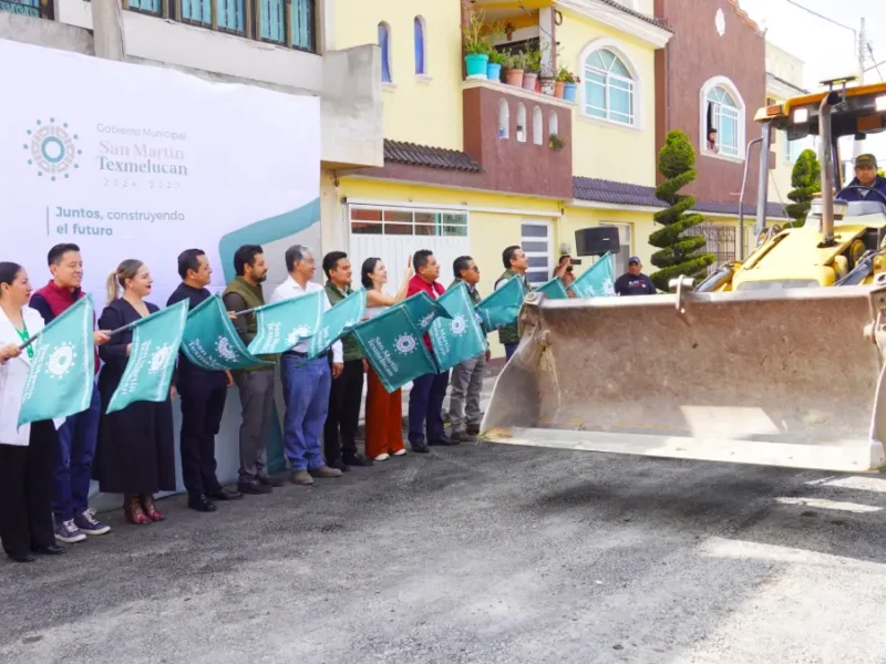 Alcalde Juan Manuel Alonso inició la rehabilitación con concreto de la calle Mariano Escobedo en Texmelucan