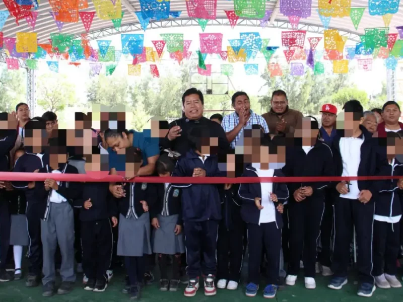 Entregan rehabilitación de cancha de usos múltiples en Pino Suárez