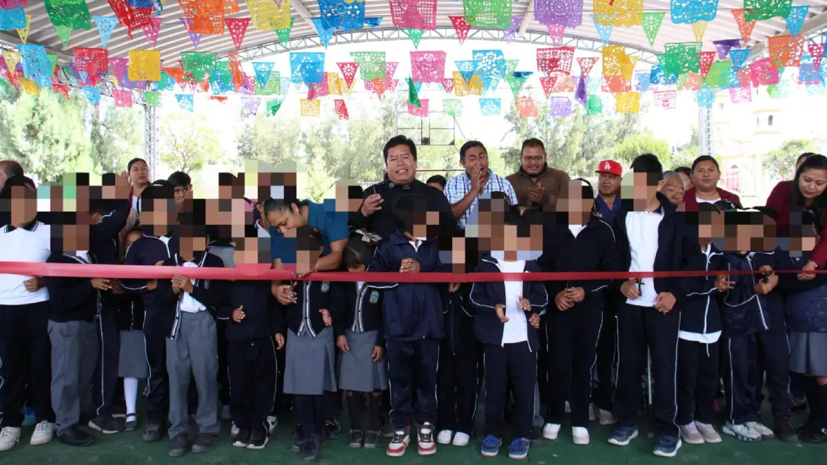 Entregan rehabilitación de cancha de usos múltiples en Pino Suárez