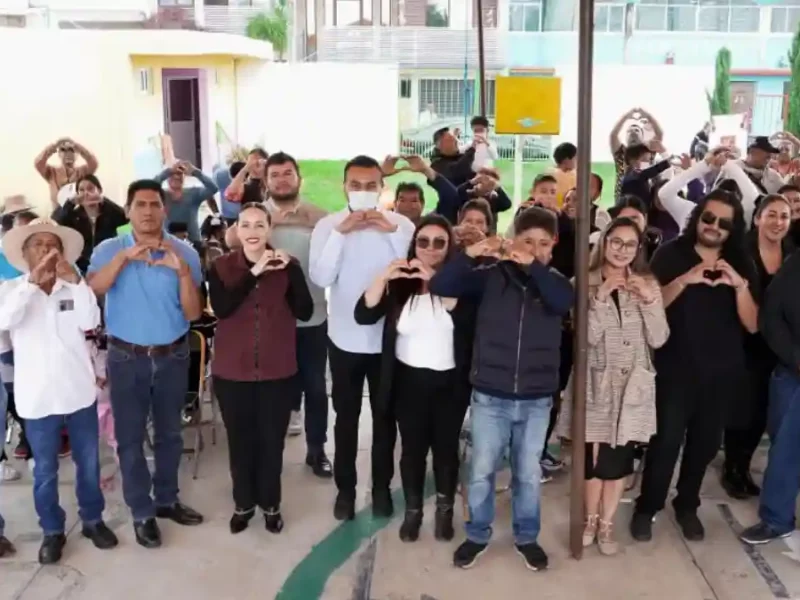 Roberto Solís sigue cumpliendo con la educación en Huejotzingo: inicia construcción de domo en el preescolar "Gandhi"