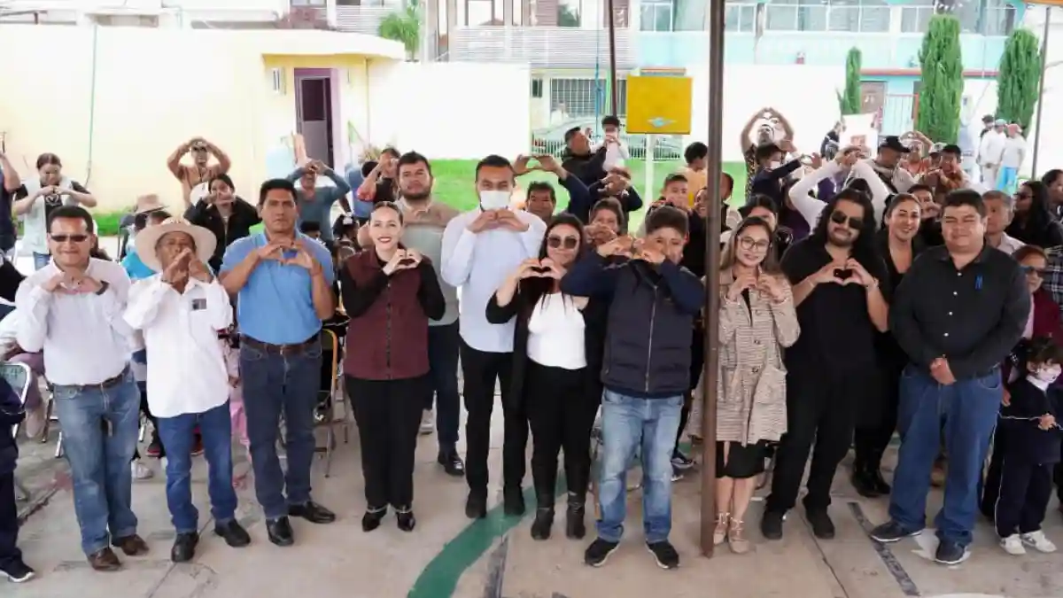 Roberto Solís sigue cumpliendo con la educación en Huejotzingo: inicia construcción de domo en el preescolar "Gandhi"