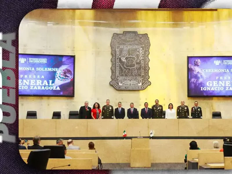Entregan presea Ignacio Zaragoza a José Alfredo González Rodríguez, excomandante de la XXV Zona Militar Puebla 