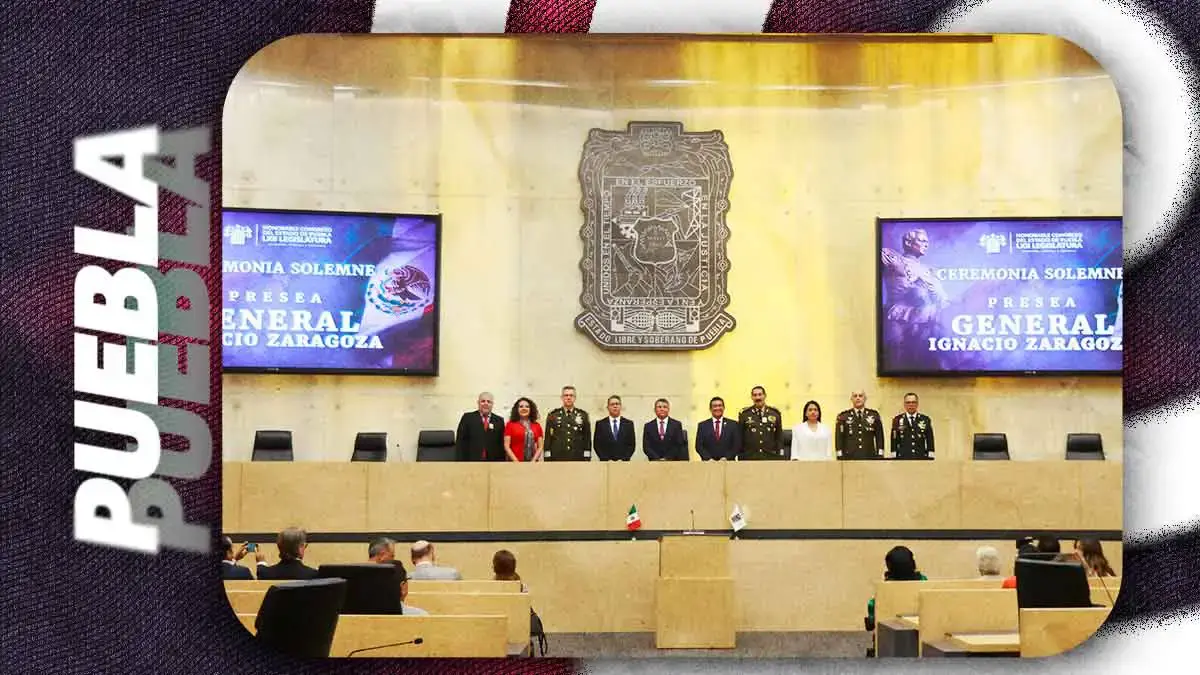 Entregan presea Ignacio Zaragoza a José Alfredo González Rodríguez, excomandante de la XXV Zona Militar Puebla