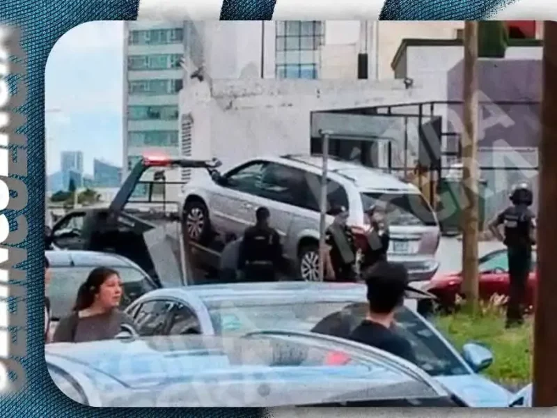Persecución en San Andrés Cholula deja dos detenidos; autoridades aseguran camioneta