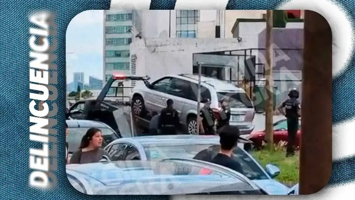 Persecución en San Andrés Cholula deja dos detenidos; autoridades aseguran camioneta