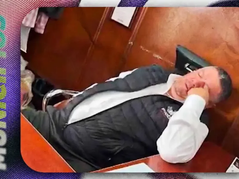 Captan por segunda vez a regidor Andrés Cerón dormido en horario laboral