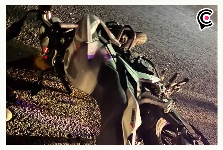 Boyas metálicas provocan accidente de motocicleta en Huejotzingo, Puebla; mujer muere y hombre queda herido