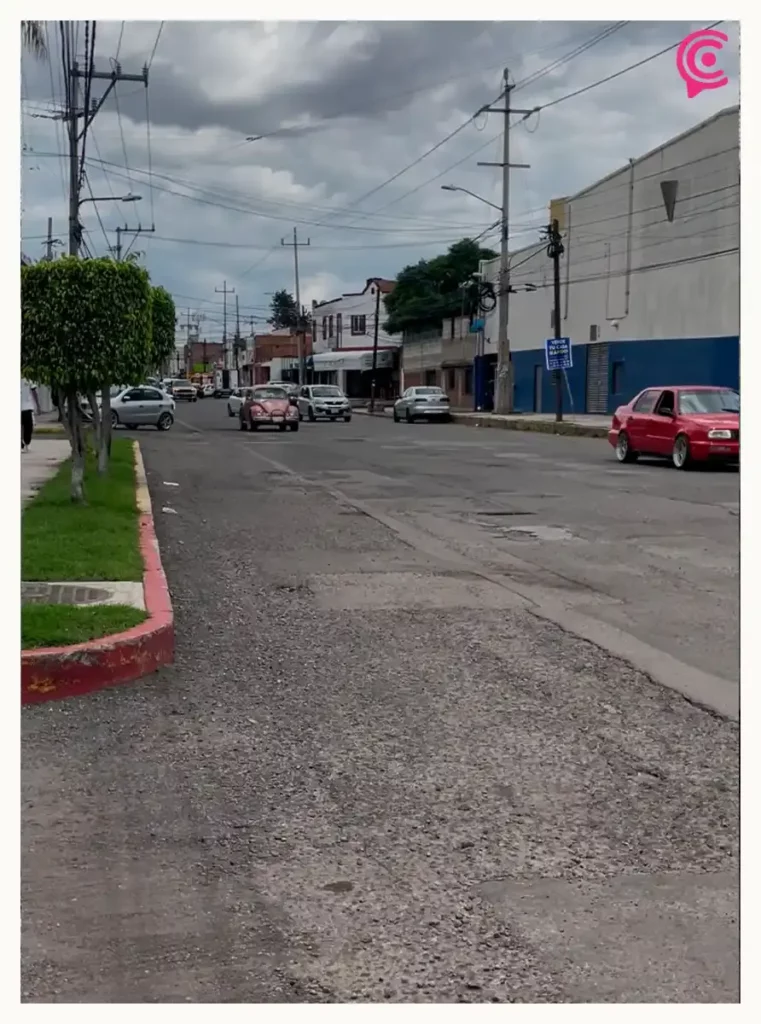 Vecinos denuncian aparición de baches en Camino Nacional de la Junta Auxiliar Ignacio Romero Vargas