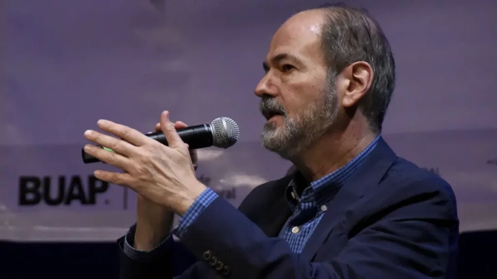 Presenta Juan Villoro “Los héroes numerados” en el Teatro del CCU BUAP
