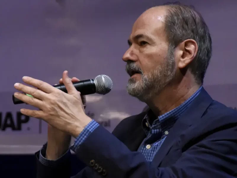 Presenta Juan Villoro “Los héroes numerados” en el Teatro del CCU BUAP