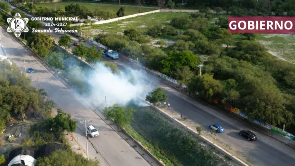 Con fumigación y descacharrización en el Dren de Valsequillo, Gobierno de Tehuacán protege a las familias del dengue