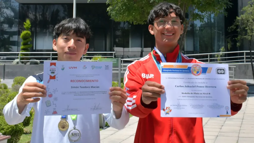 Estudiantes BUAP ganan medallas de plata en Olimpiada Nacional de Química