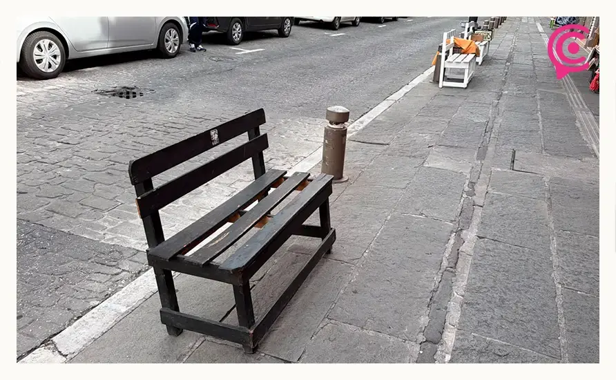 Locatarios del Barrio del Artista invaden banquetas con mobiliario y obstaculizan paso peatonal